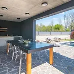 Ventura Royal By Kompas