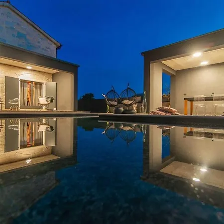 Ventura Royal By Kompas